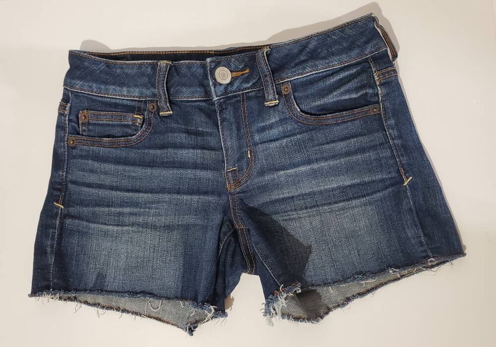 American Eagle Super Stretch Raw Frayed Hem Dark Wash Jean Shorts Womens Size 4